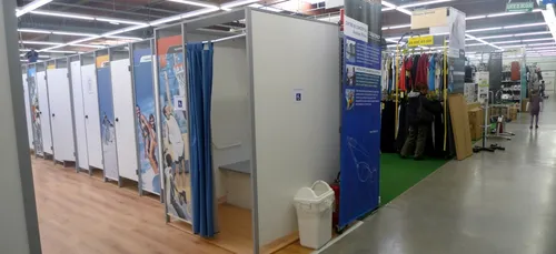 Yvelines : un homme filmait des clientes dans les cabines...