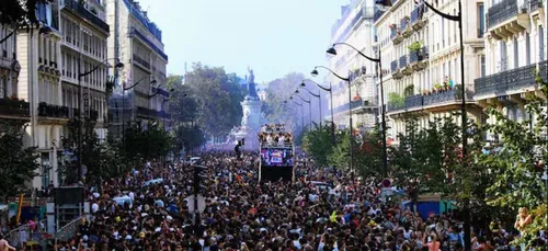 La Techno Parade double son temps de fête à Paris