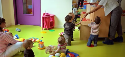 Garde d'enfants : l’allocation sera revalorisée de 138 euros