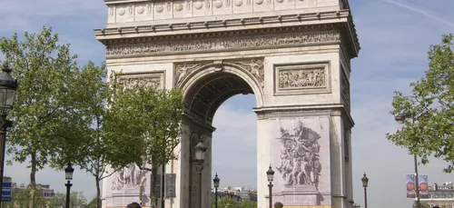 Paris : découverte de bouteilles d’essence sous un camion Lafarge