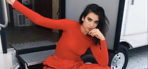 Dua Lipa : son papa fait craquer les femmes du monde entier (PHOTOS)