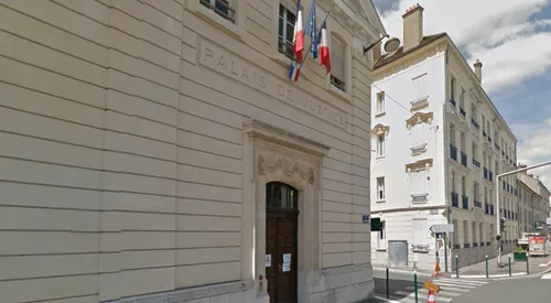 Le prof de math avait une aventure avec une collégienne de 14 ans