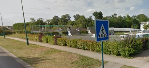 Une fillette de 11 ans dit avoir été enlevée et violée par deux...