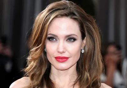Angelina Jolie : une fan subit près de 50 opérations pour lui...