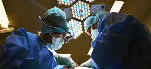 Une opération chirurgicale en 3D à suivre en direct