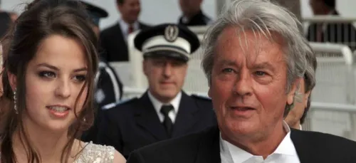 Anouchka, la fille d’Alain Delon pose nue sur Instagram (Photo)