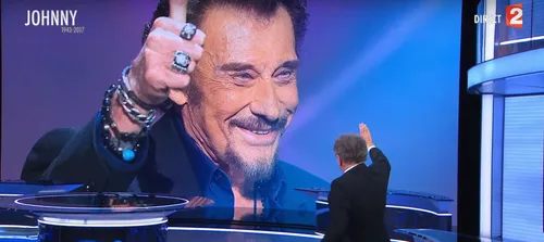 En direct, les larmes de Michel Drucker rendant hommage à Johnny...