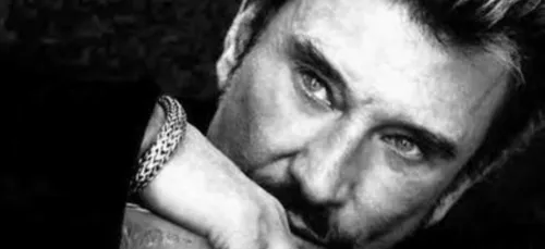 Hommages à Johnny Hallyday sur les Champs-Élysées et la Tour Eiffel