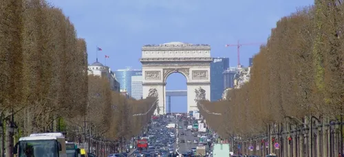 Les Champs-Elysées comme dernière scène pour Johnny