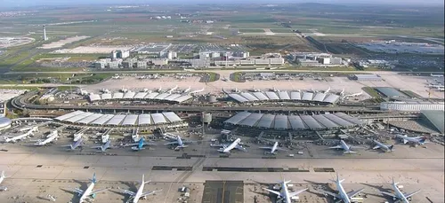 Le SDF qui avait volé deux sacs de billets à Roissy court toujours