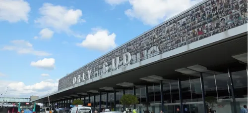 Renvoyés pour des barbes trop longues : le tribunal ne tranche pas