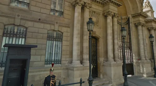 Trois policiers de l’Elysée ouvrent le feu par erreur