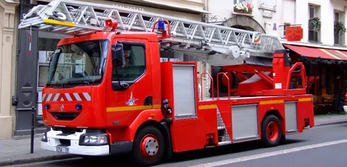 Hommage au pompier mort après l’incendie de Choisy-le-Roi
