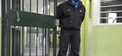 Les gardiens de prison prennent Jawad Bendaoud en otage de leurs...