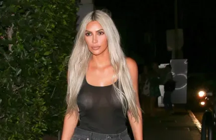 Kim Kardashian pose seins nus et affole (encore) la toile ! (Photo)