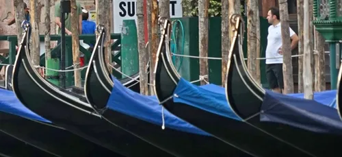 Venise : les canaux sont vides et les gondoles dans la boue
