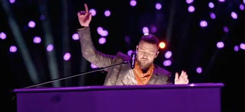Vidéo – Au Super Bowl, Justin Timberlake offre un medley de ses...