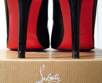 Christian Louboutin n’a plus le monopole des semelles rouges !