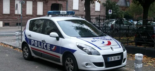 Une policière soupçonnée de fournir des armes à des malfaiteurs