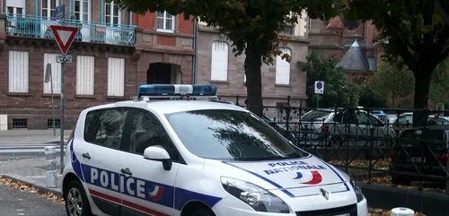 Un homme ivre poignarde gratuitement six passants en plein Paris