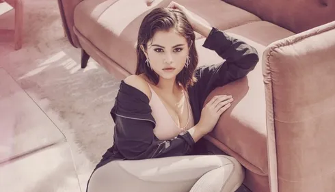 Selena Gomez oublie les paroles de ses chansons en direct (Vidéo)