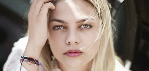 Louane :  bientôt un nouveau clip digne d’un long-métrage (Vidéo)