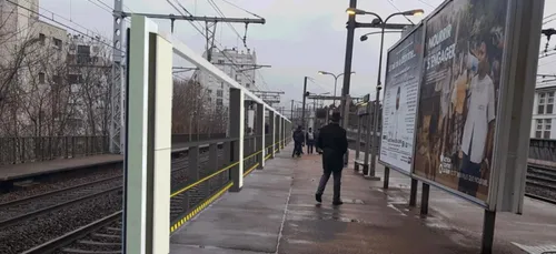 La SNCF veut déployer des parois sur les quais des trains de banlieue