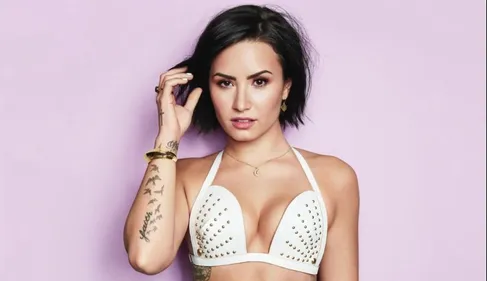 Demi Lovato révèle son alcoolisme en plein concert (Vidéo)