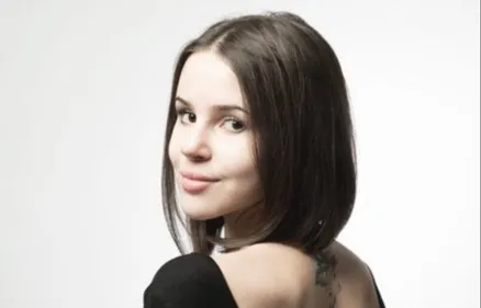 Marina Kaye s'effondre en plein concert et quitte la scène