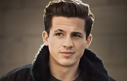 Charlie Puth dévoile une chanson pour les victimes du lycée de...