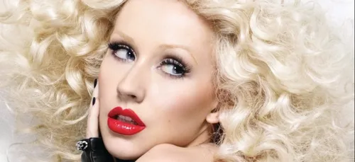 Christina Aguilera est totalement méconnaissable sans son...
