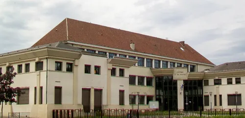 Crépy-en-Valois : un collégien tente de se suicider en sautant du toit