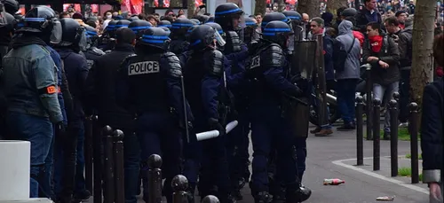 Paris : un policier devant la justice pour violence lors d'une...