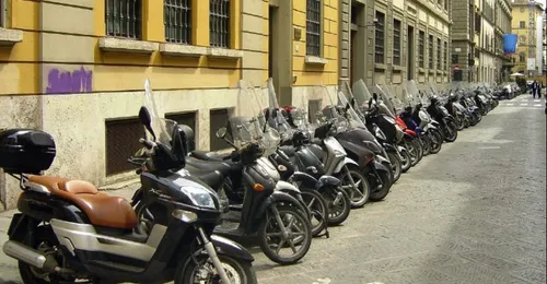 Le stationnement devient payant pour les deux-roues dans le...