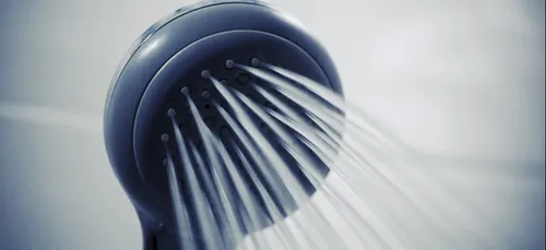 Paris : un sexagénaire espionnait les jeunes étudiantes sous la douche