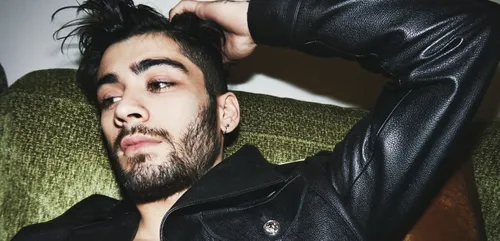 Zayn oublie Gigi Hadid avec son sosie ! (Vidéo)