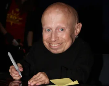 Verne Troyer, l'incroyable Mini-moi de la saga Austin Powers est...