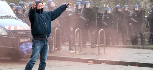 Des scènes de guérilla urbaine en plein Paris