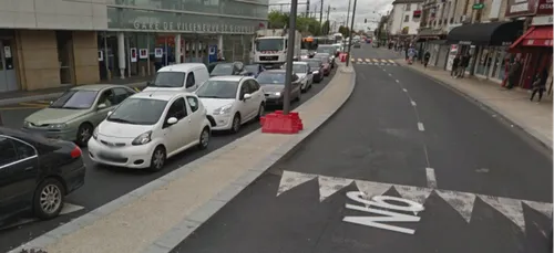 Une passerelle piétonne s’effondre : la N6 est coupée