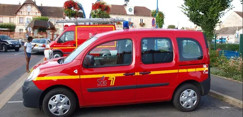 Une voiture fauche trois piétons à Meaux