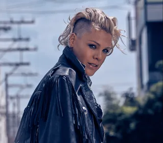 Pink : jugée trop "vieille" par un troll, elle répond de la...