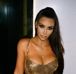 Kim Kardashian se fait lyncher après sa publicité pour une sucette...