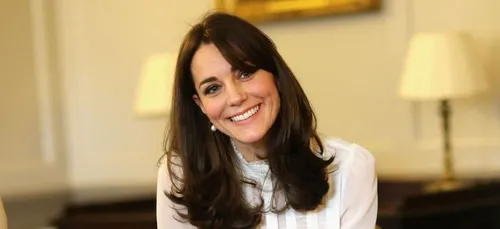 La robe Zara, portée par Kate Middleton, que toutes les filles...