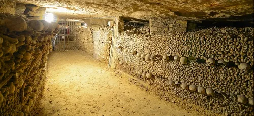 Bientôt un mois de grève aux catacombes de Paris