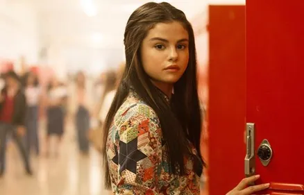 Selena Gomez dévoile plusieurs teasers du clip "Back To You" (Vidéos)