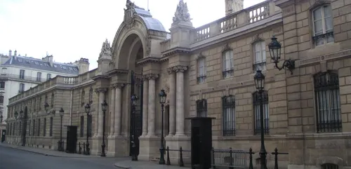 Un homme menaçait de poser une bombe devant l’Élysée
