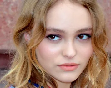 Lily-Rose Depp topless et diablement sexy pour "Vogue" (photo)