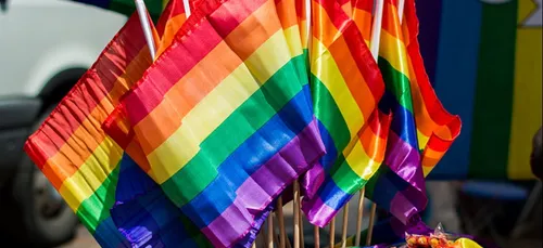 Des propos homophobes tagués sur la route à Paris