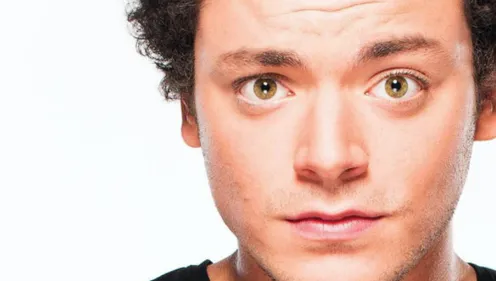 « SODA » : Kev Adams annonce le décès de sa « Mamie Gisèle »,...