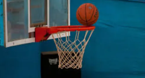 VIDEO : une bagarre générale éclate en qualification pour la Coupe...